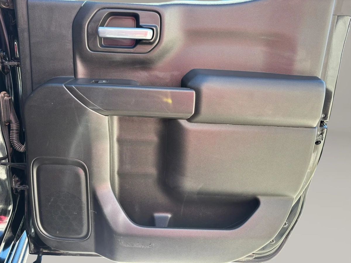 Photo 37 of this Chevrolet Silverado 1500