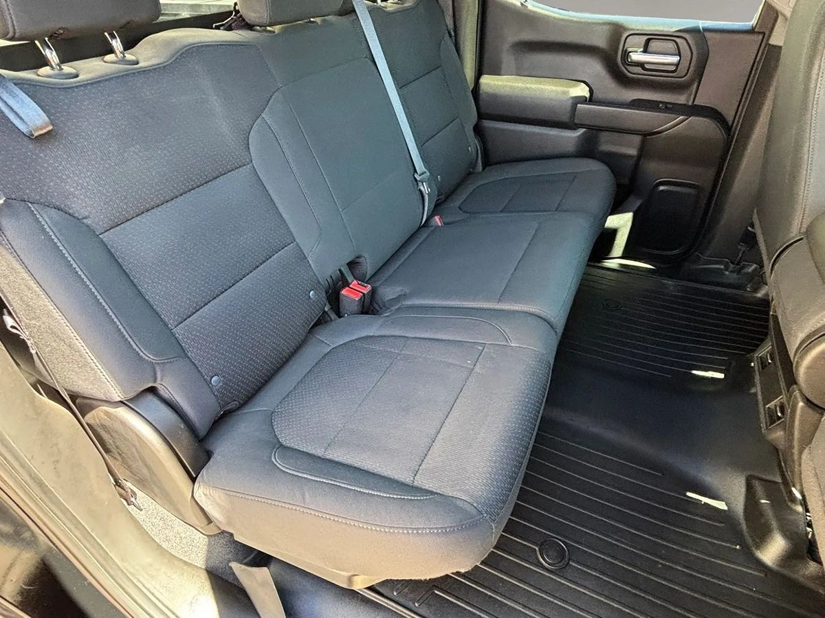 Photo 39 of this Chevrolet Silverado 1500