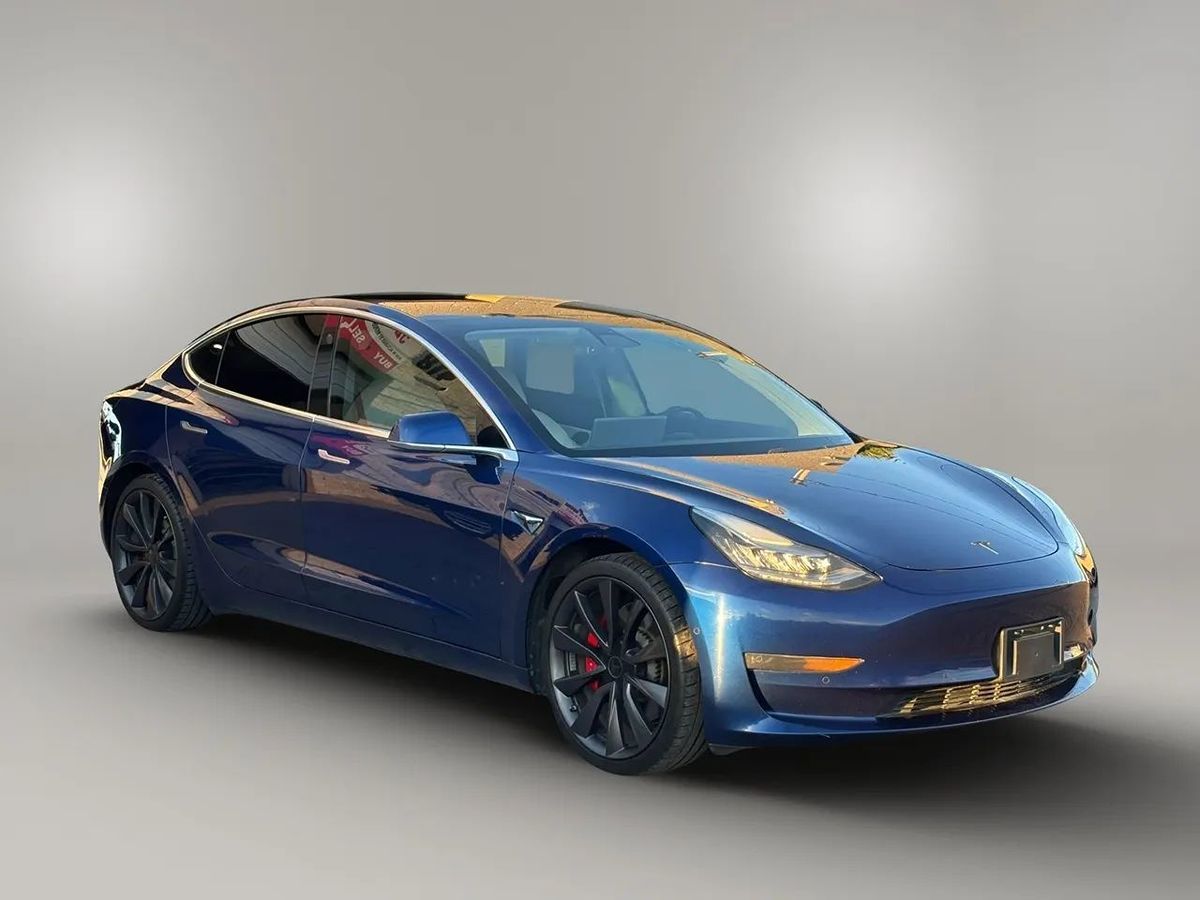 Photo 4 of this Tesla Model 3