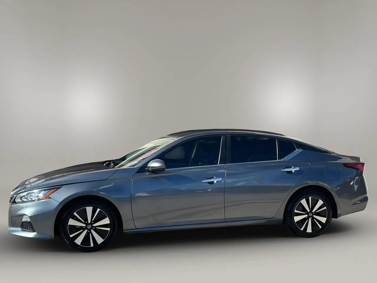 Photo 15 of this Nissan Altima