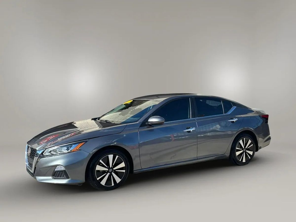 Photo 14 of this Nissan Altima