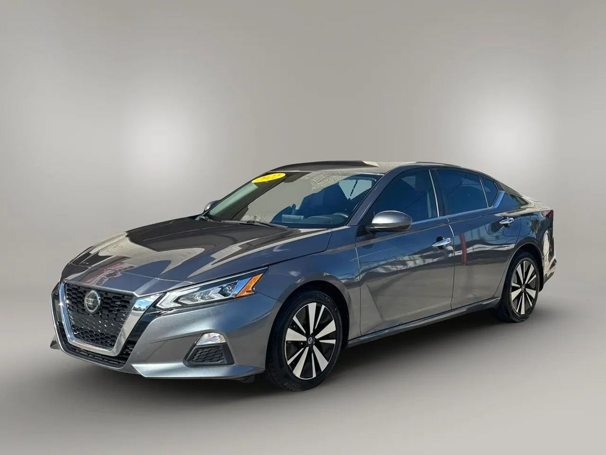 Photo 16 of this Nissan Altima