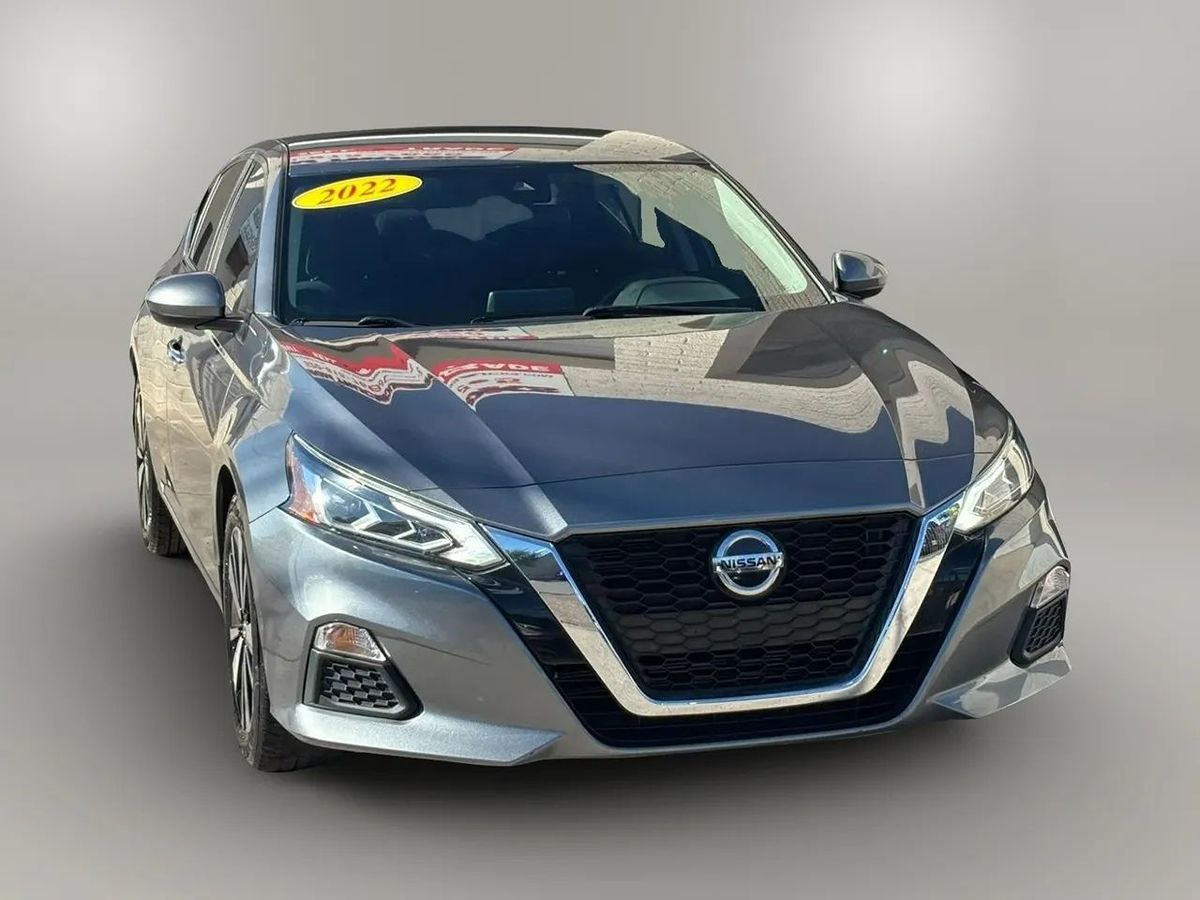 Photo 3 of this Nissan Altima