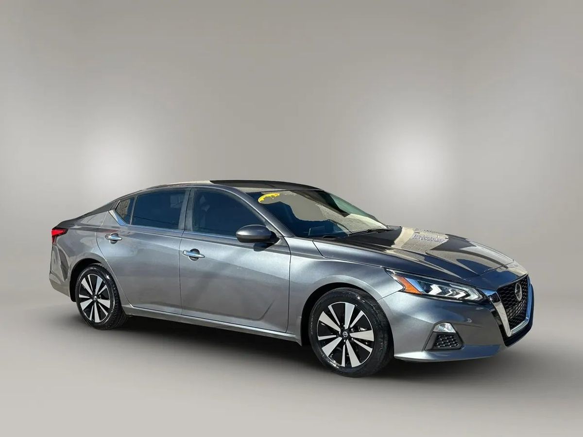 Photo 18 of this Nissan Altima