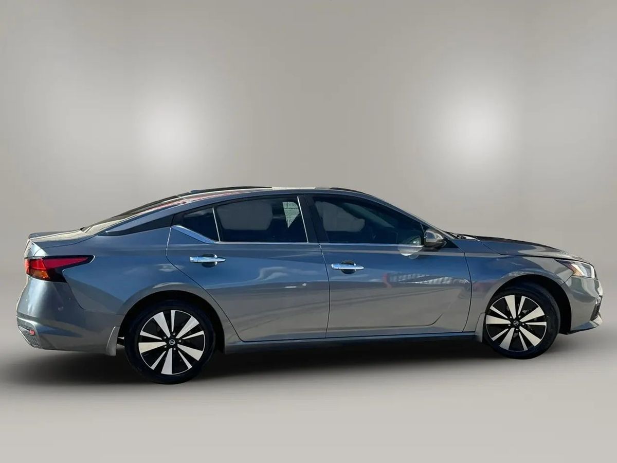 Photo 20 of this Nissan Altima