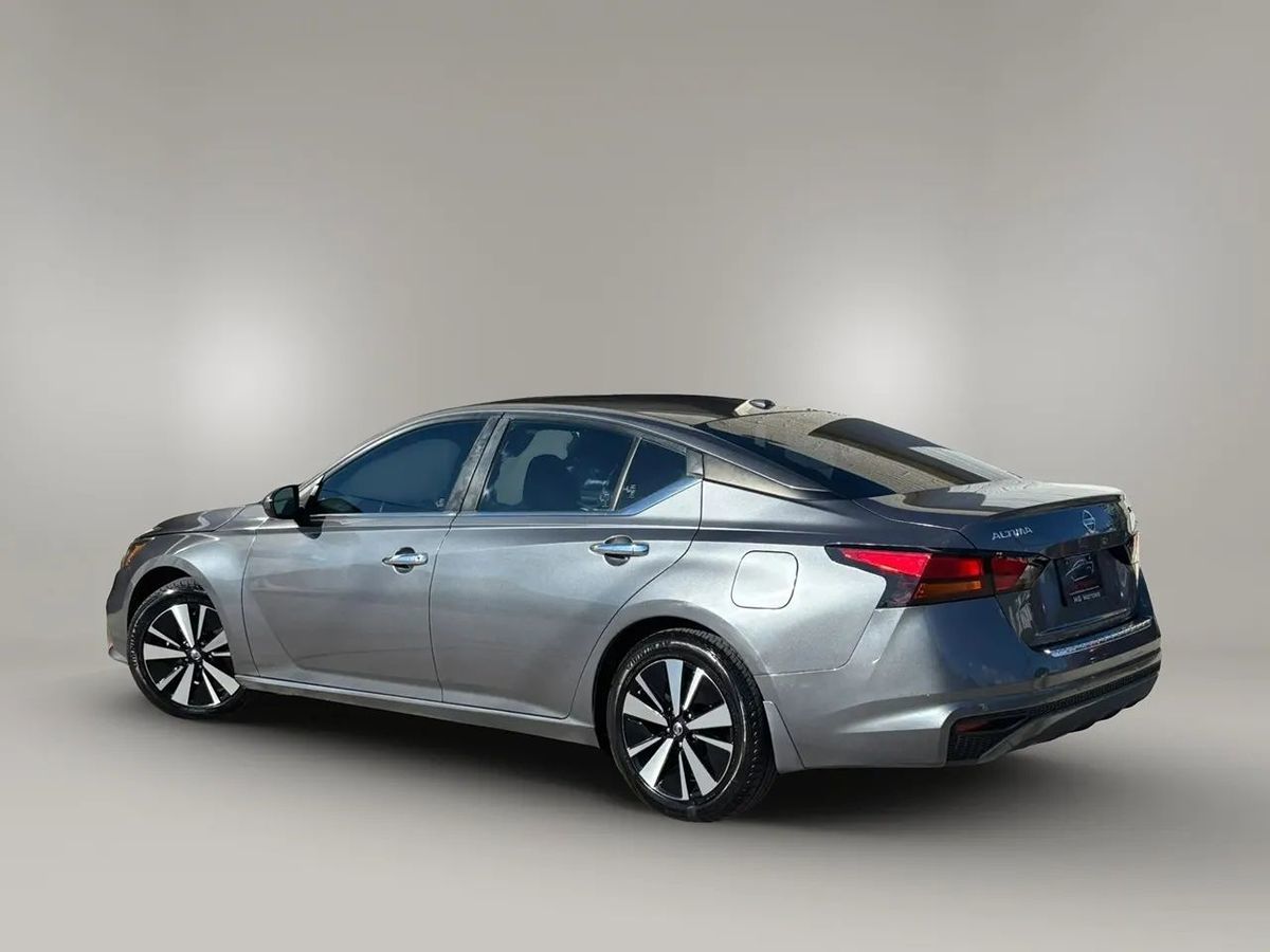 Photo 22 of this Nissan Altima