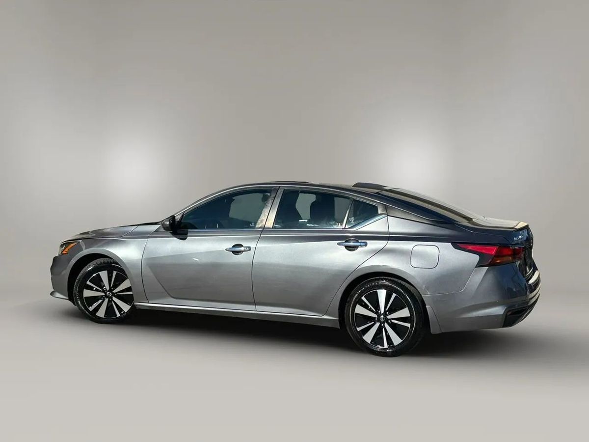 Photo 24 of this Nissan Altima