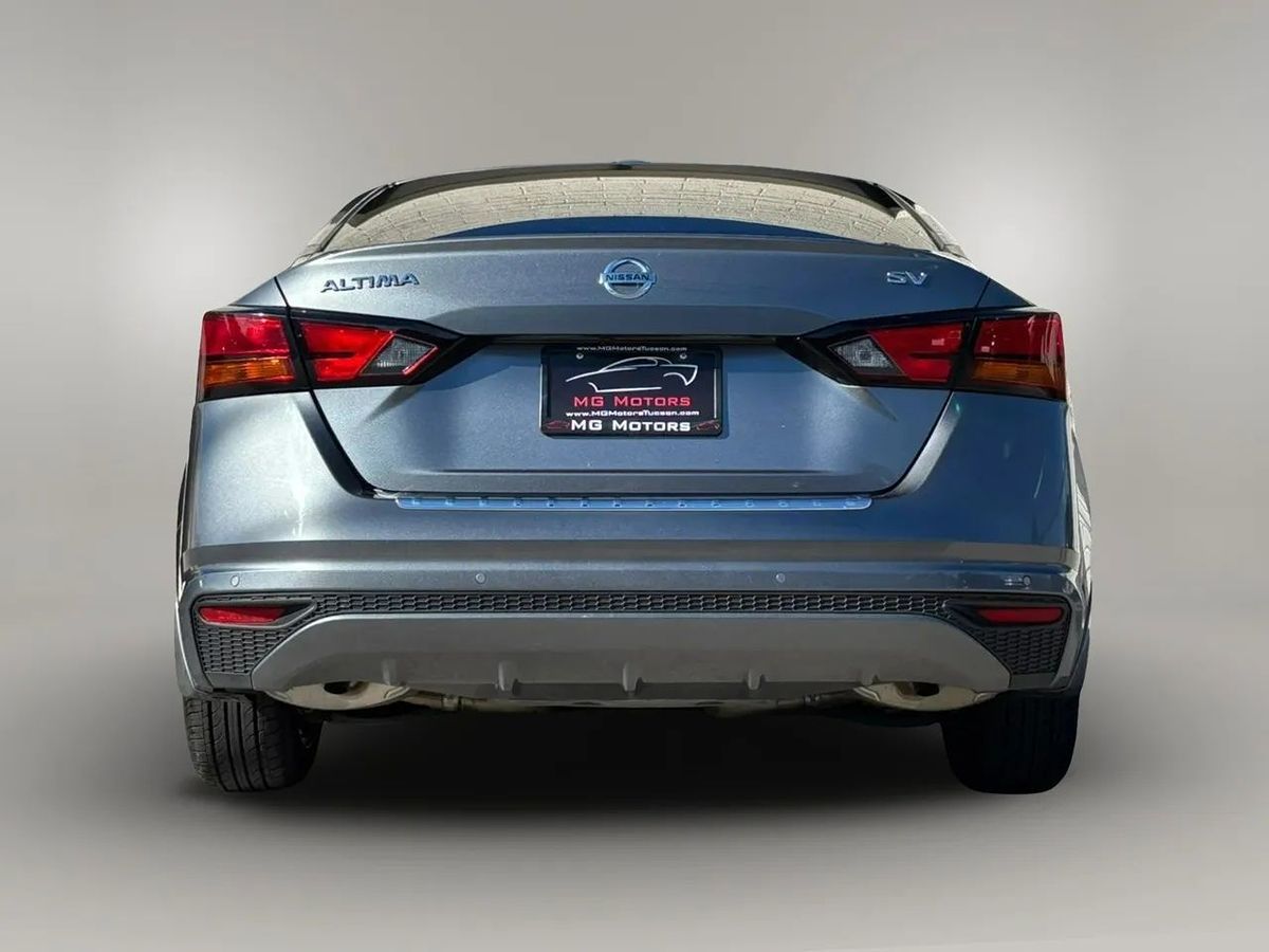 Photo 26 of this Nissan Altima