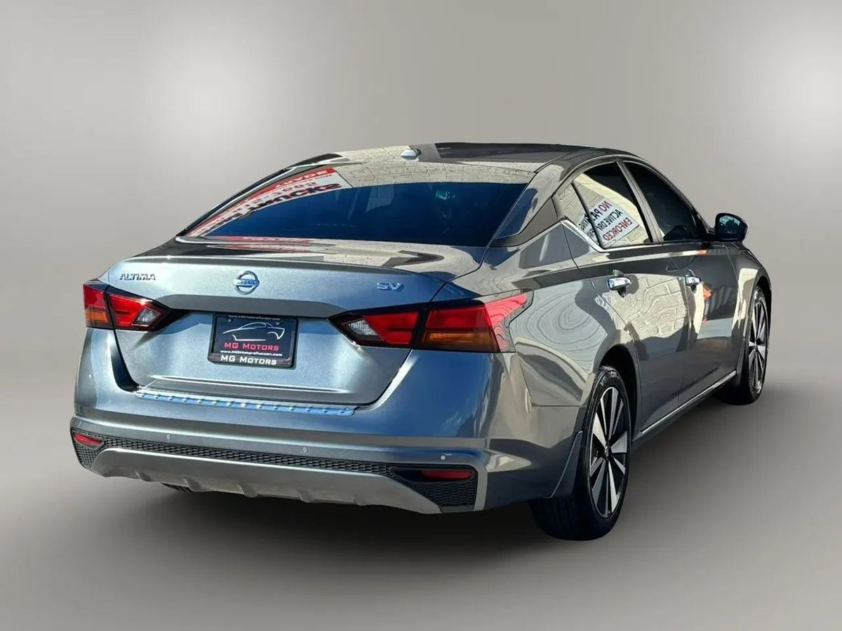 Photo 27 of this Nissan Altima