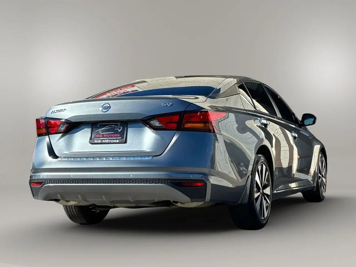 Photo 28 of this Nissan Altima