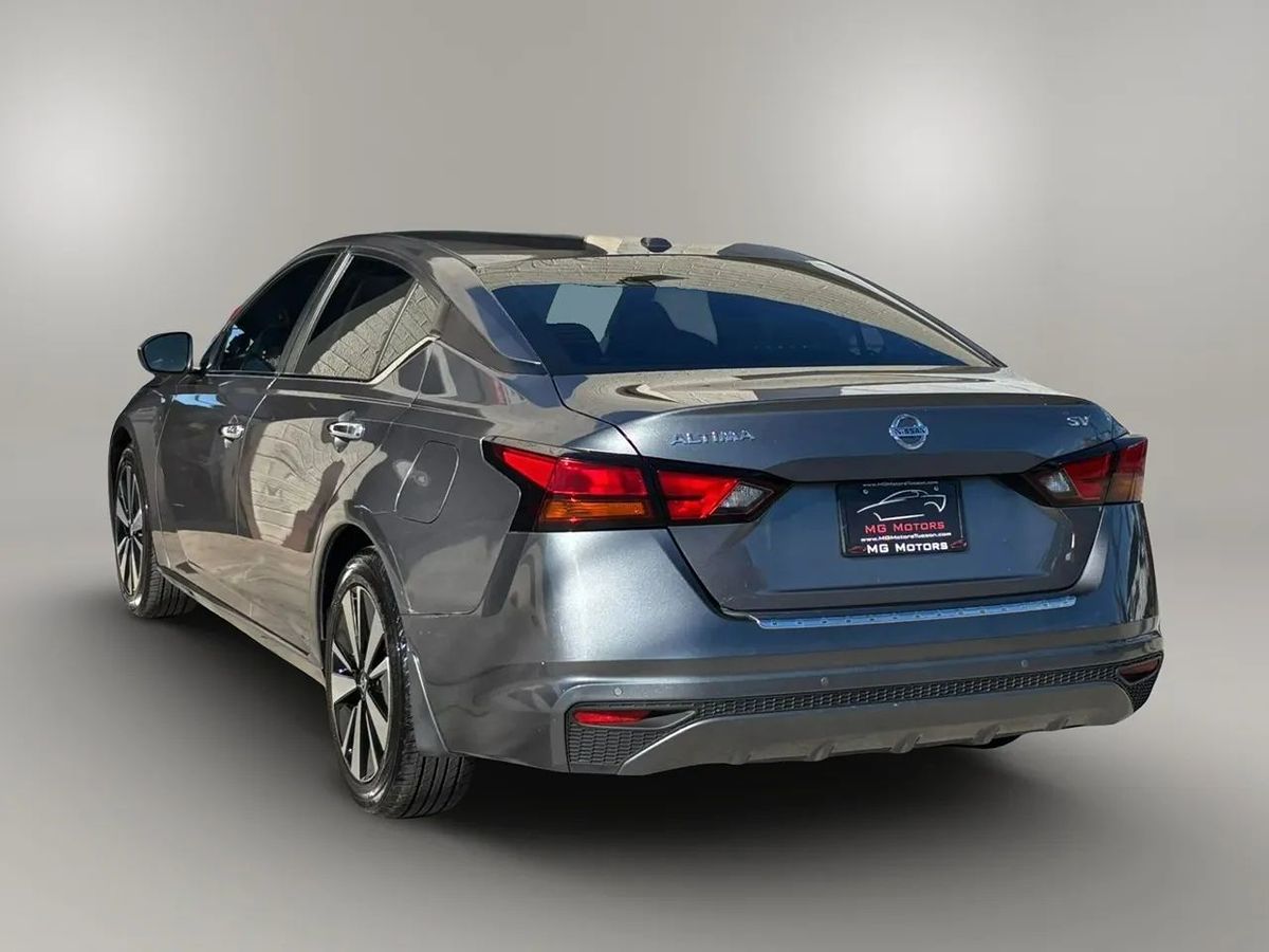 Photo 29 of this Nissan Altima