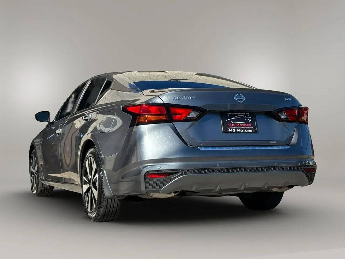 Photo 30 of this Nissan Altima