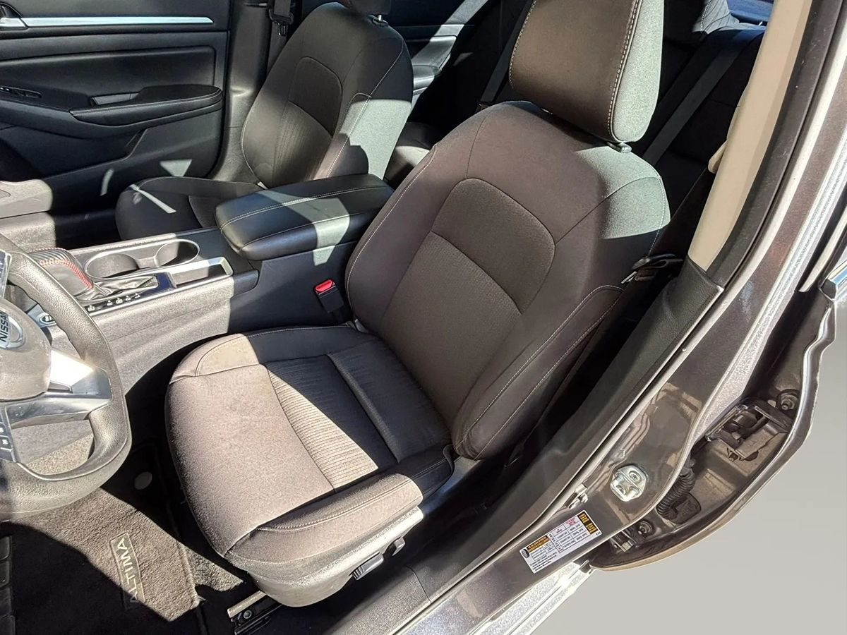 Photo 32 of this Nissan Altima