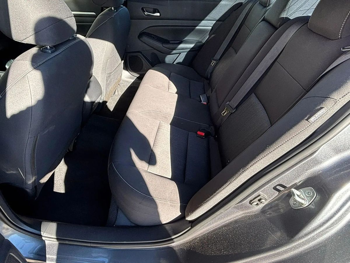Photo 33 of this Nissan Altima