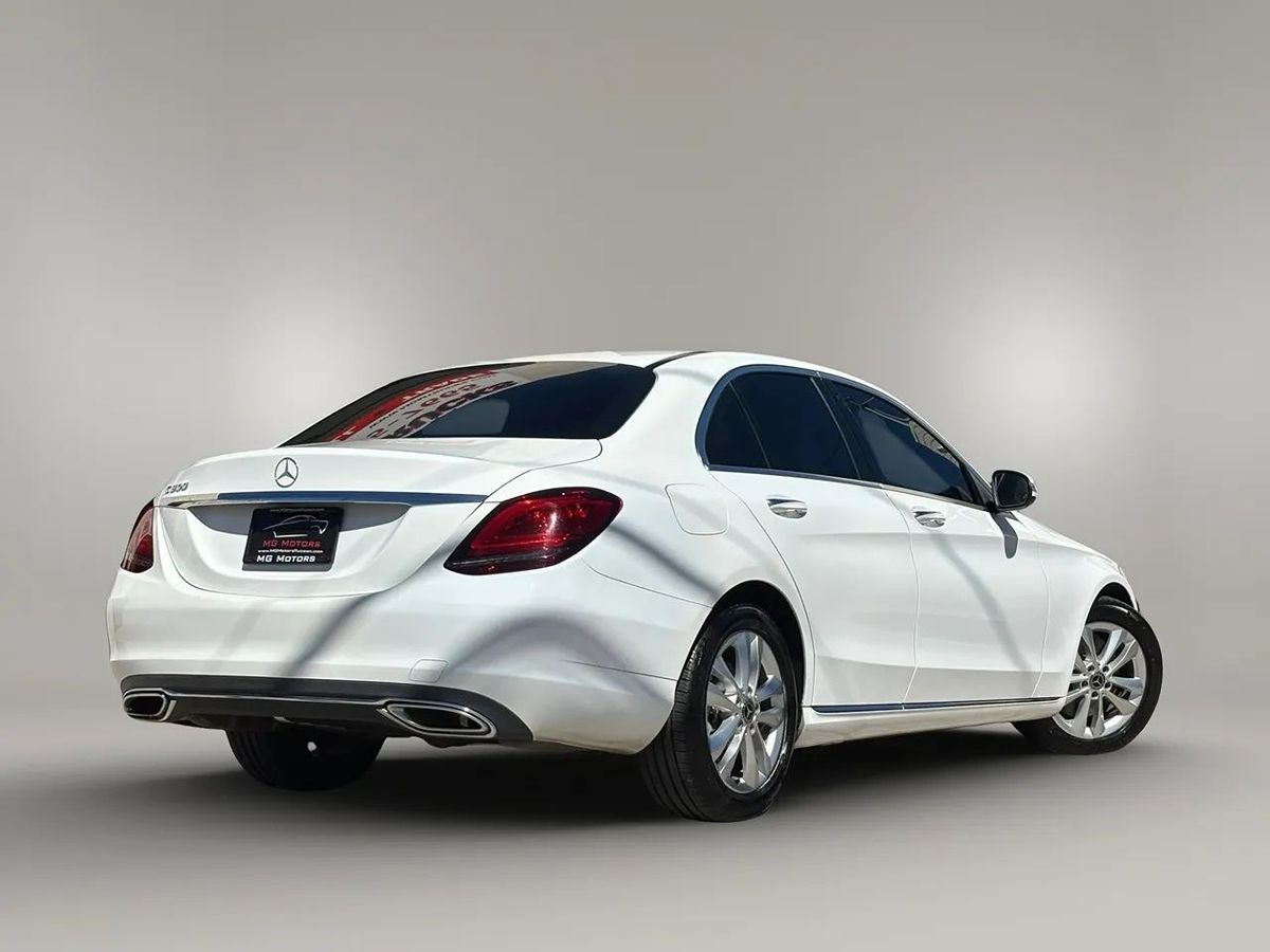 Photo 16 of this Mercedes-Benz C 300