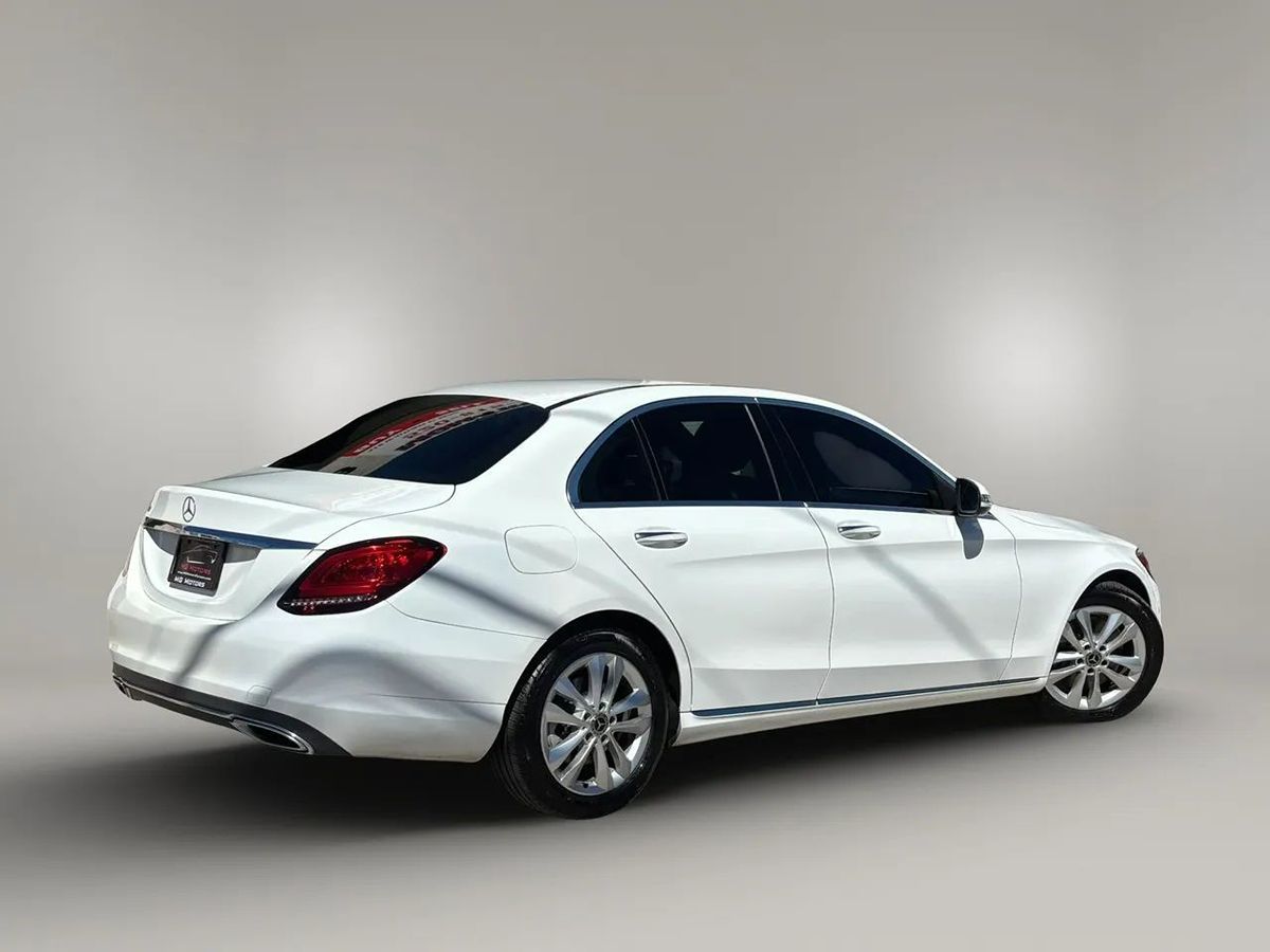 Photo 17 of this Mercedes-Benz C 300