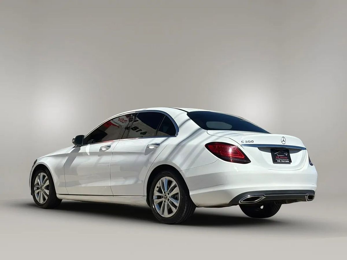 Photo 20 of this Mercedes-Benz C 300
