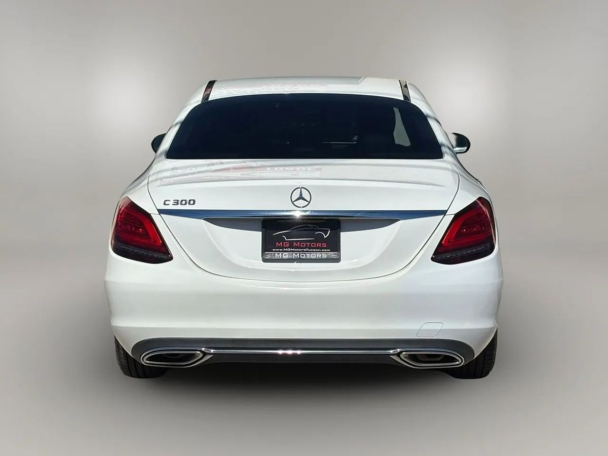 Photo 21 of this Mercedes-Benz C 300