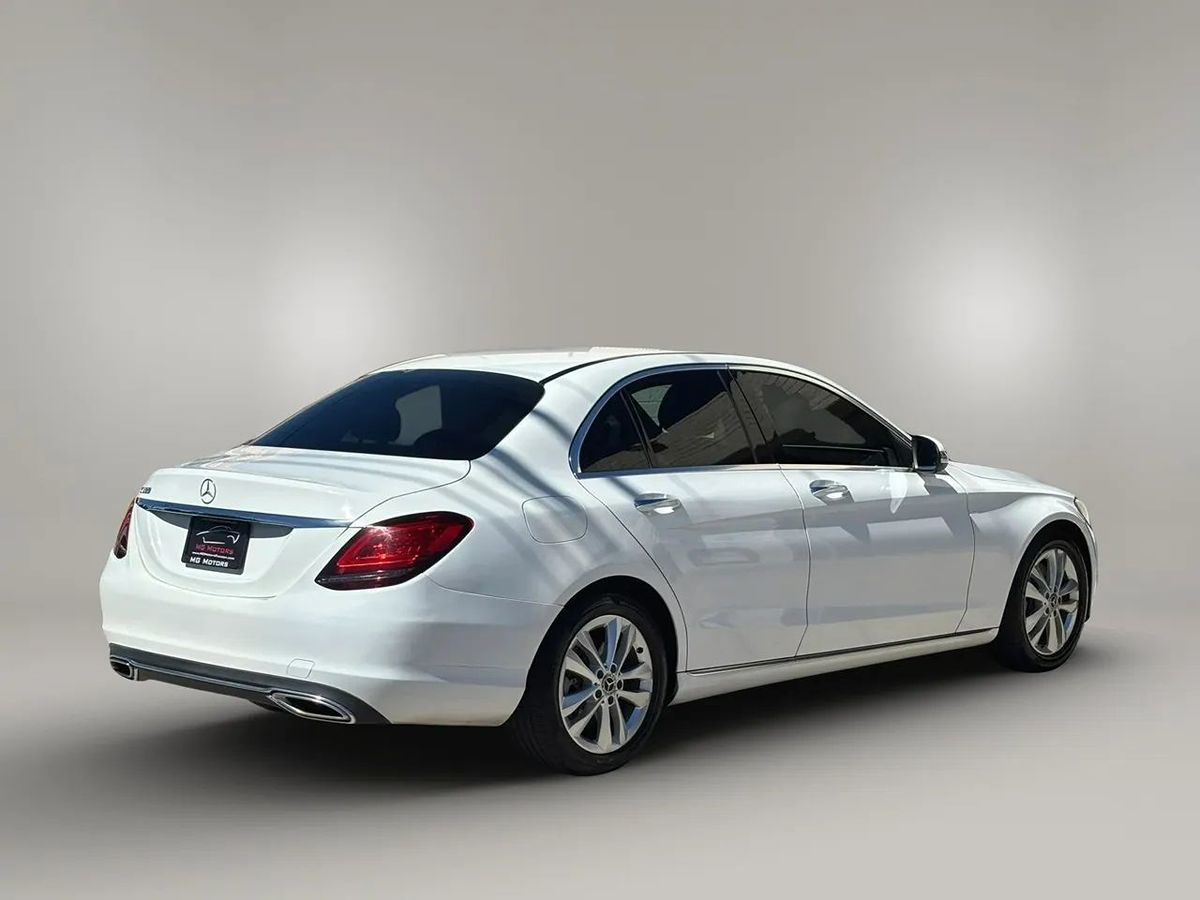 Photo 23 of this Mercedes-Benz C 300