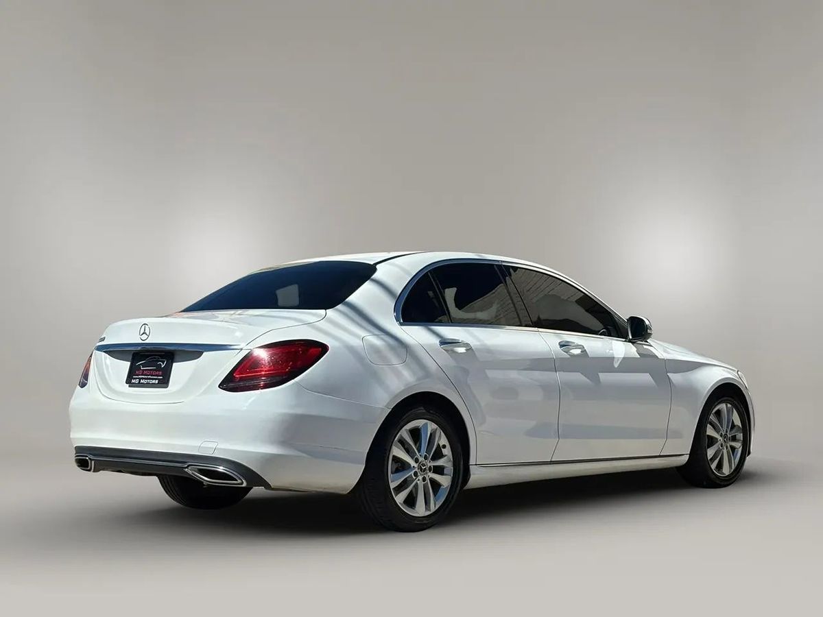 Photo 24 of this Mercedes-Benz C 300