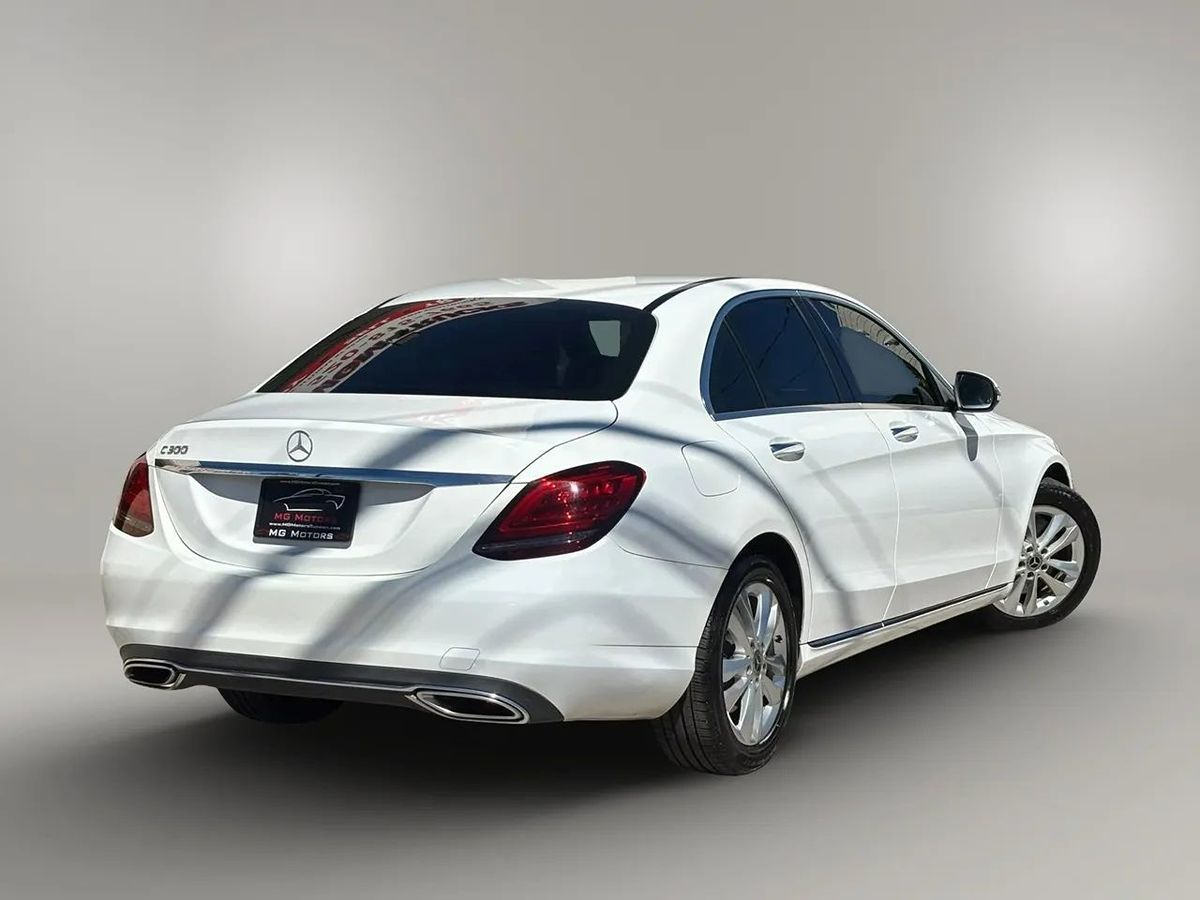 Photo 25 of this Mercedes-Benz C 300