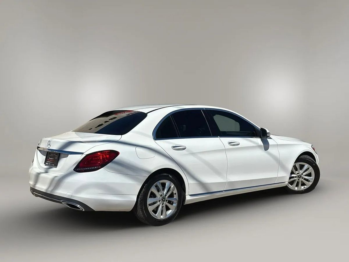 Photo 27 of this Mercedes-Benz C 300
