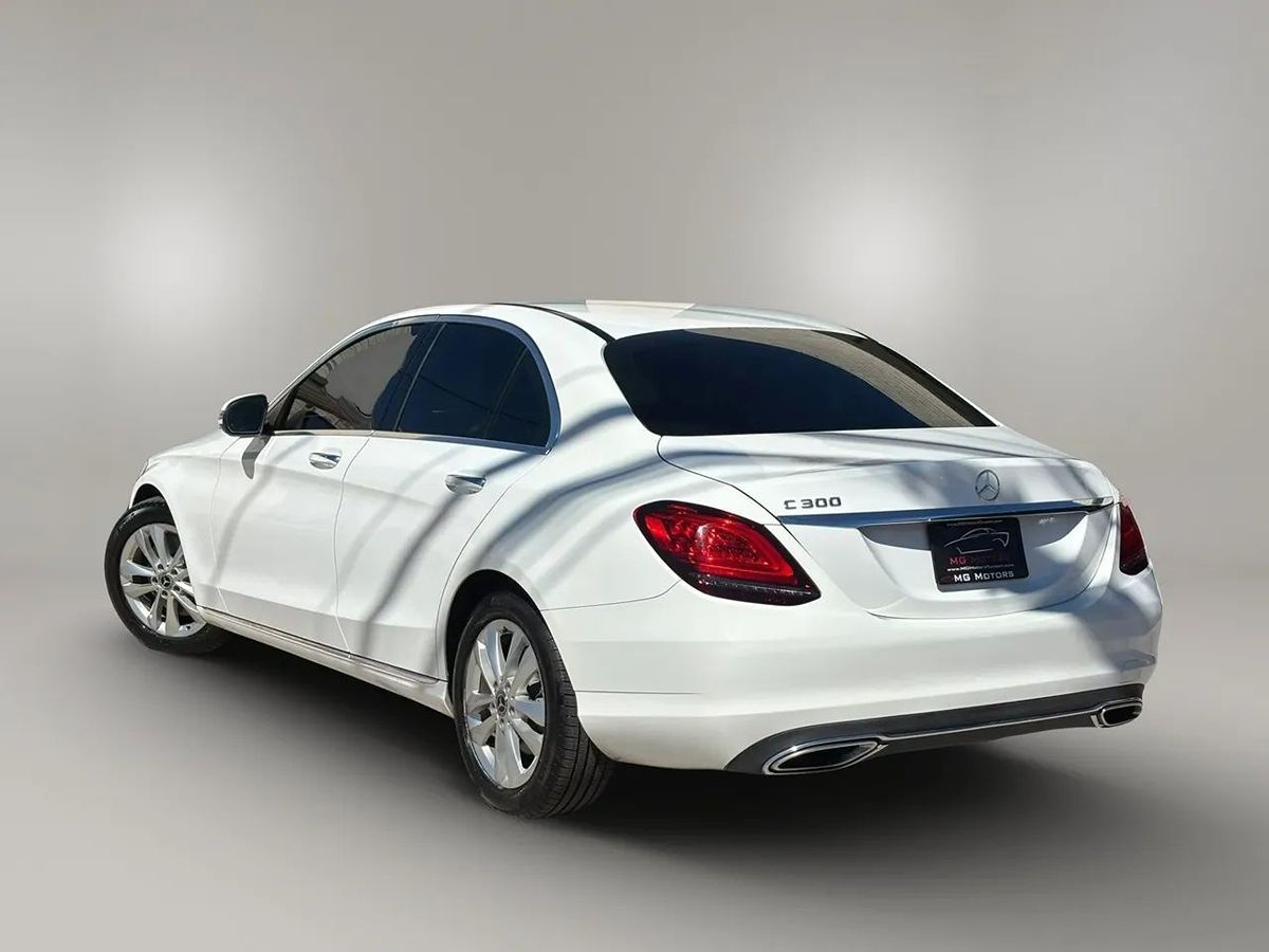 Photo 29 of this Mercedes-Benz C 300
