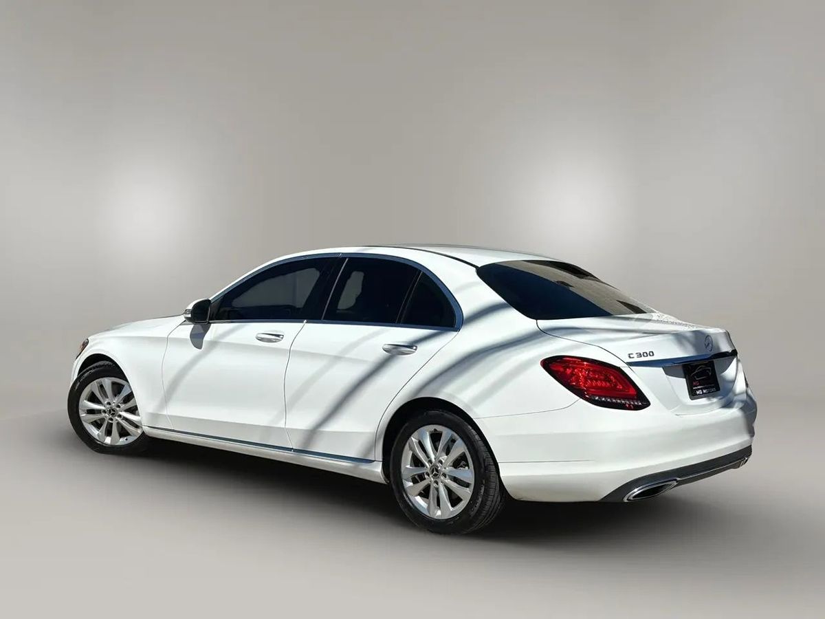 Photo 31 of this Mercedes-Benz C 300