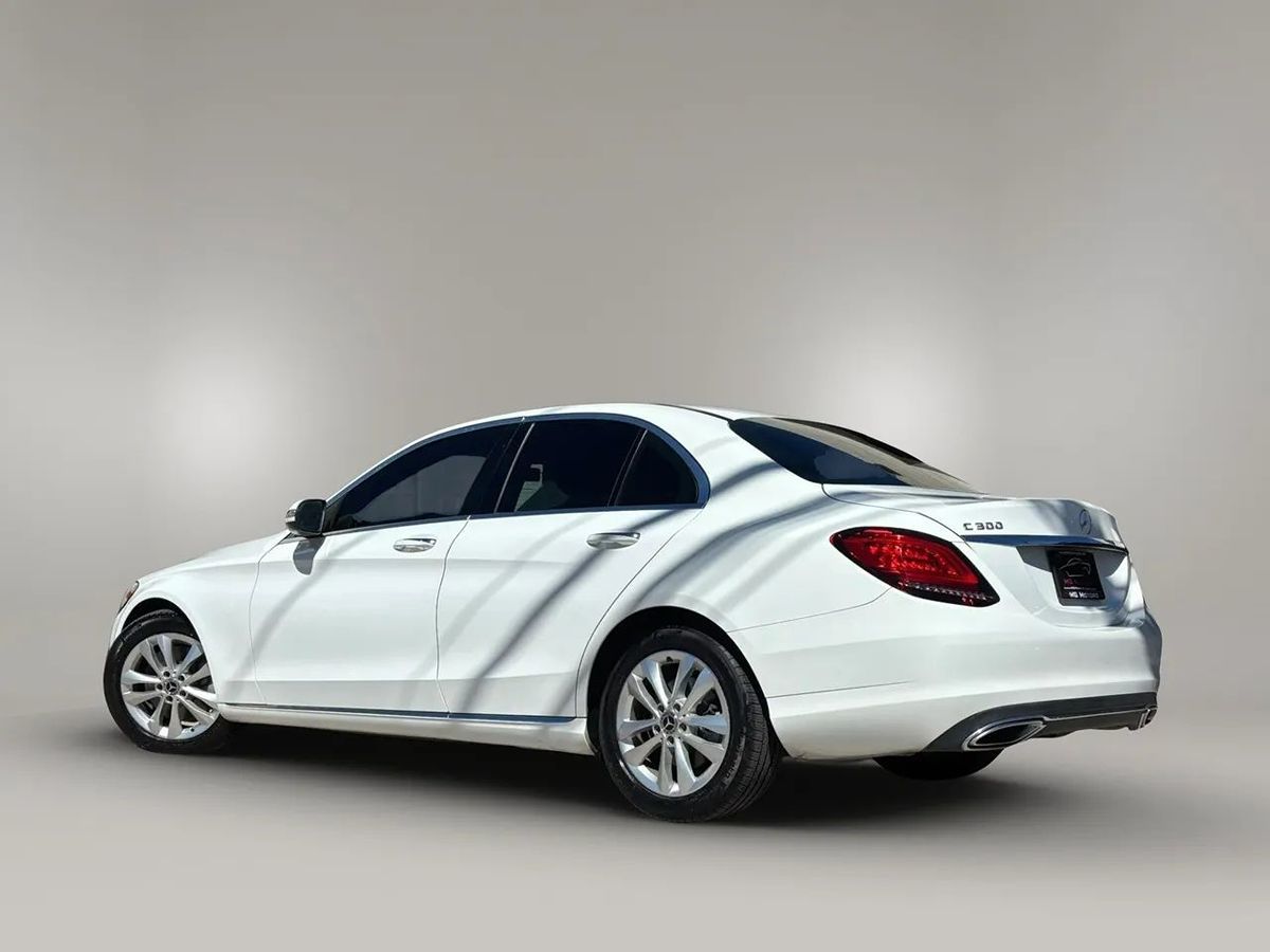 Photo 32 of this Mercedes-Benz C 300