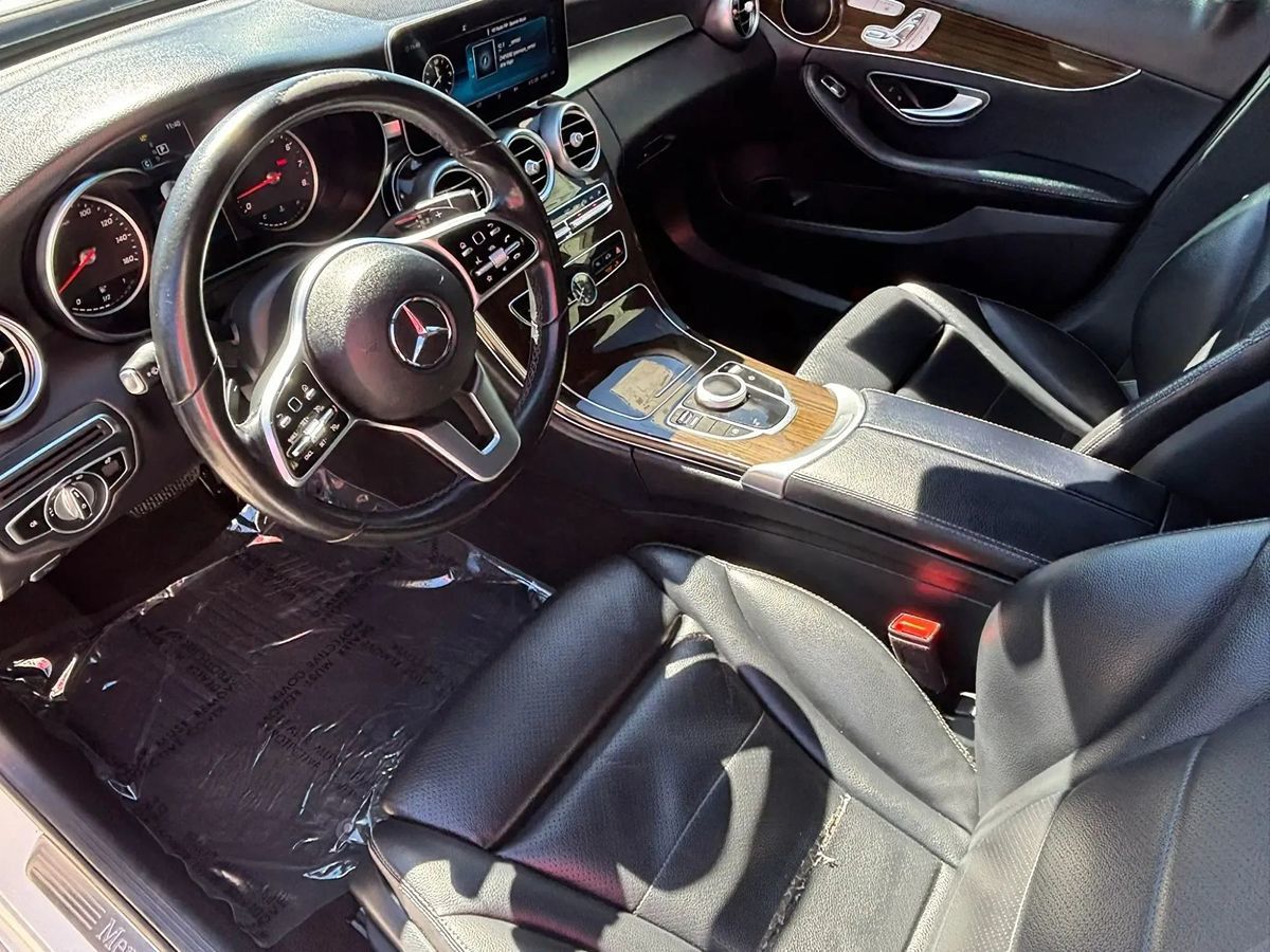 Photo 34 of this Mercedes-Benz C 300
