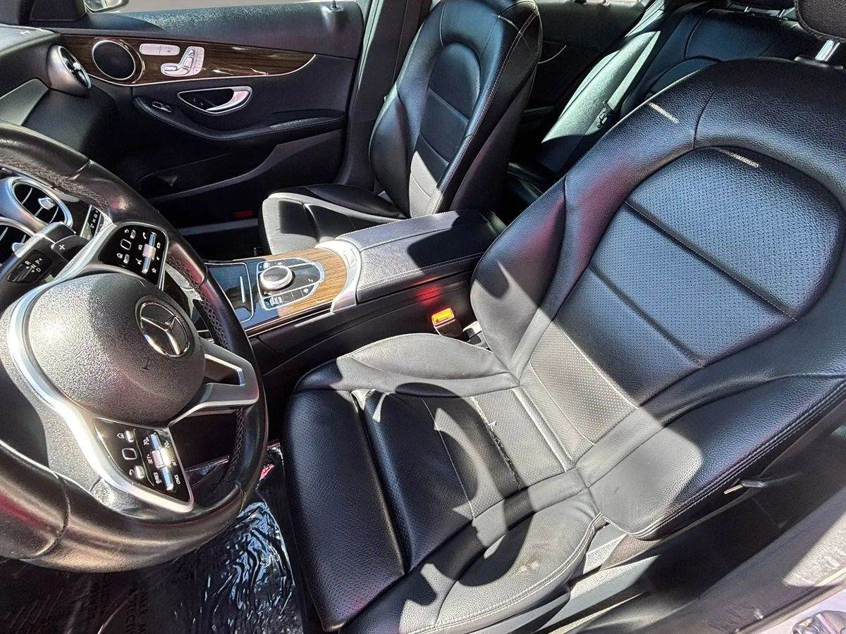 Photo 35 of this Mercedes-Benz C 300