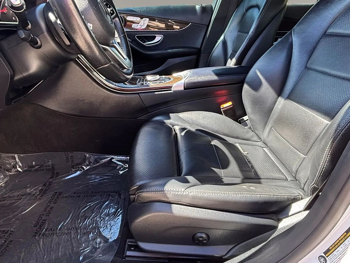 Photo 36 of this Mercedes-Benz C 300