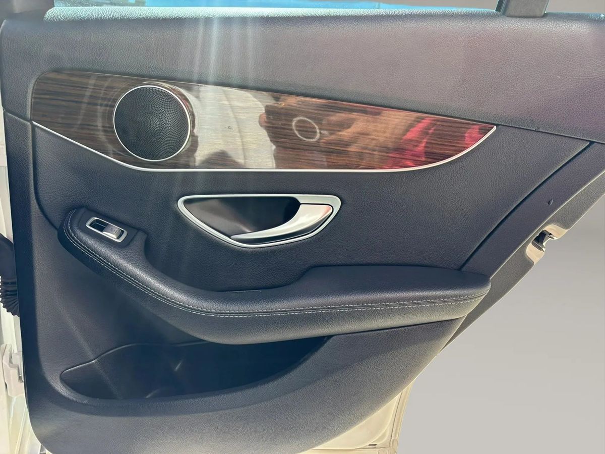 Photo 41 of this Mercedes-Benz C 300