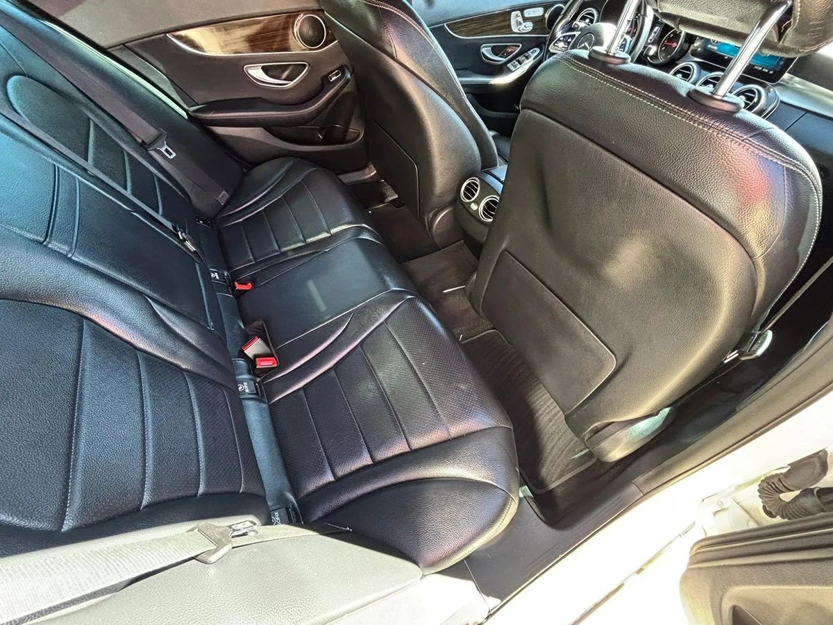Photo 42 of this Mercedes-Benz C 300