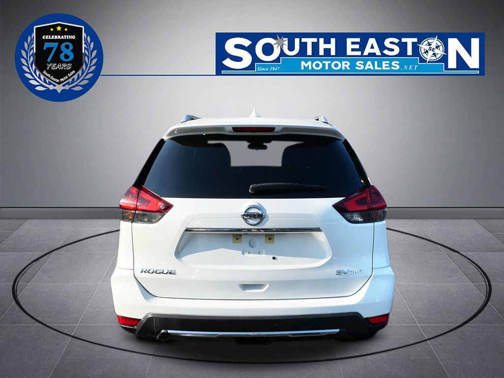2018 Nissan Rogue SV photo 4