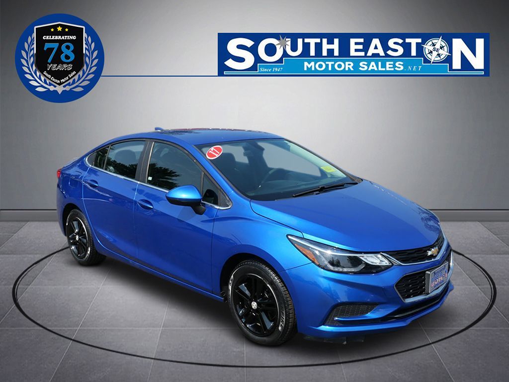 2017 Chevrolet Cruze LT photo 2