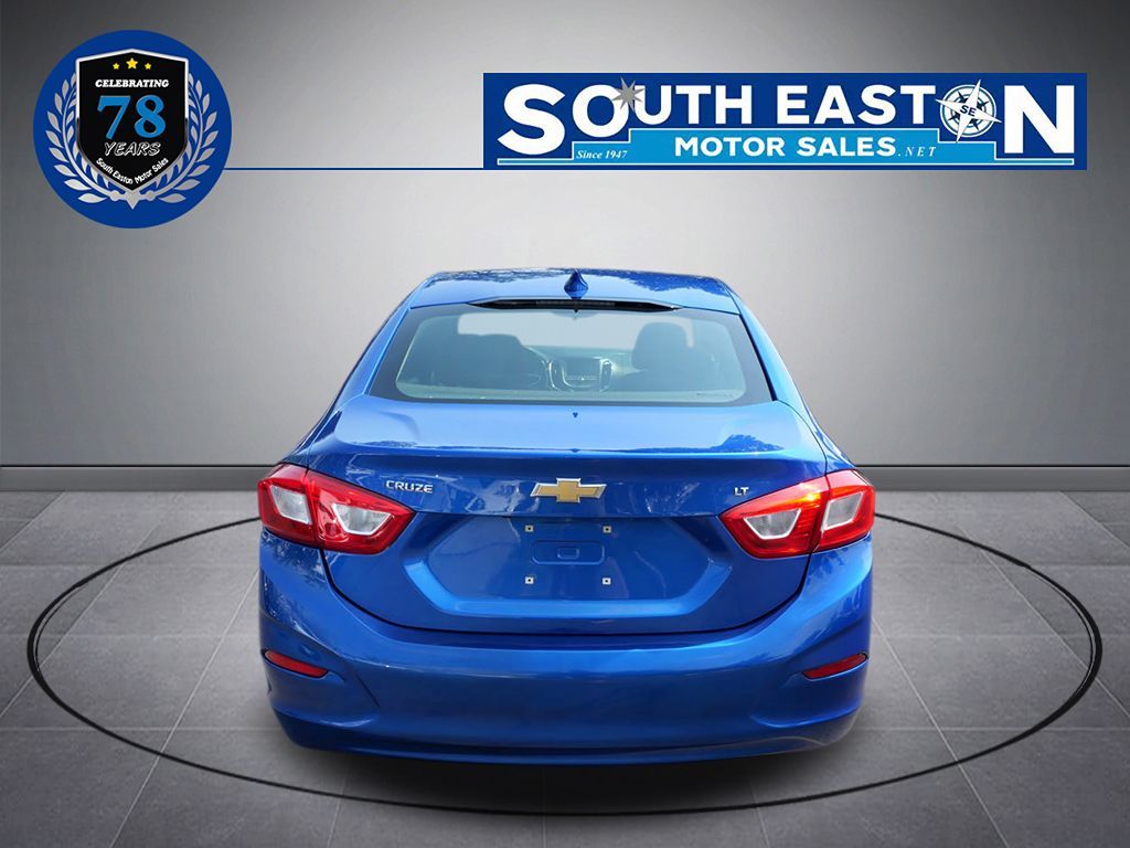 2017 Chevrolet Cruze LT photo 4