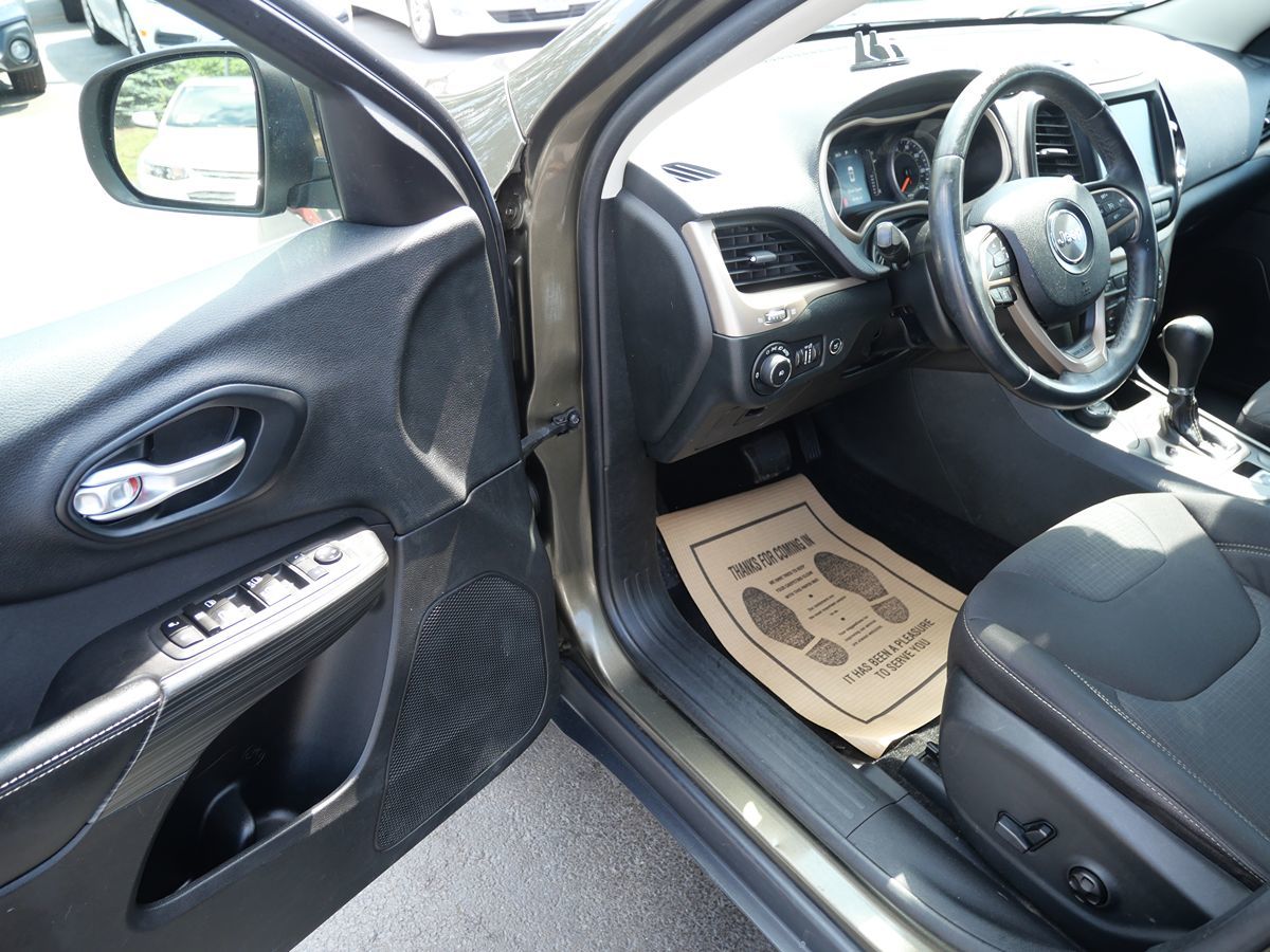 2015 Jeep Cherokee Latitude photo 10