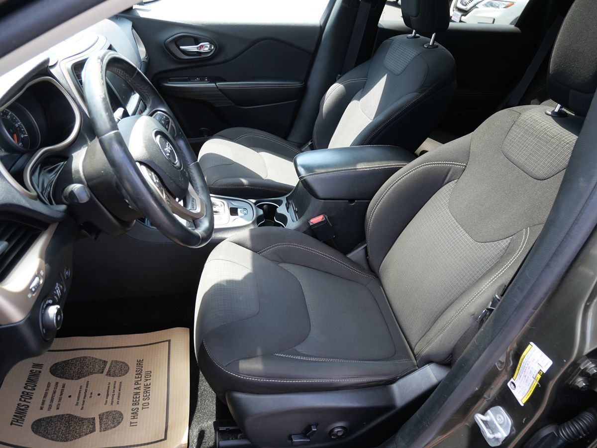 2015 Jeep Cherokee Latitude photo 14