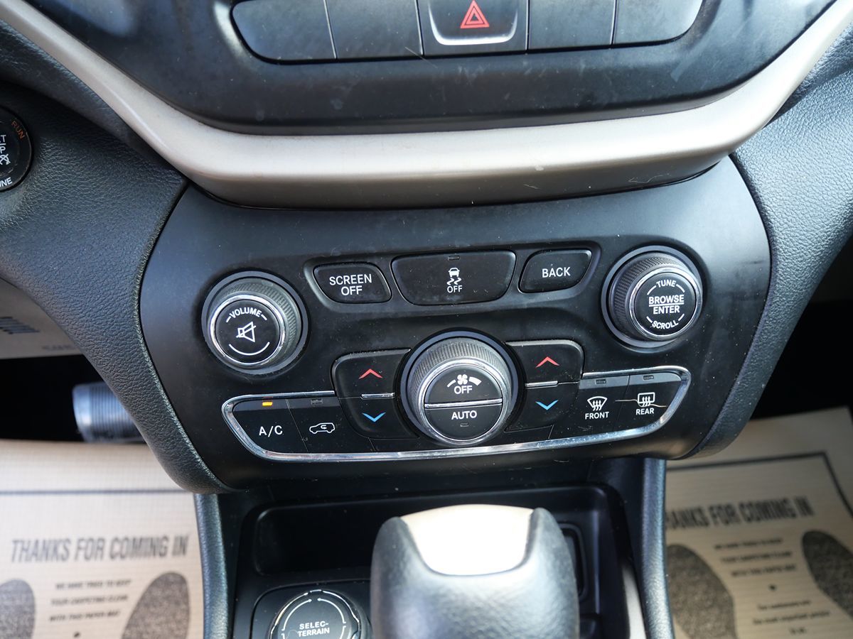 2015 Jeep Cherokee Latitude photo 19
