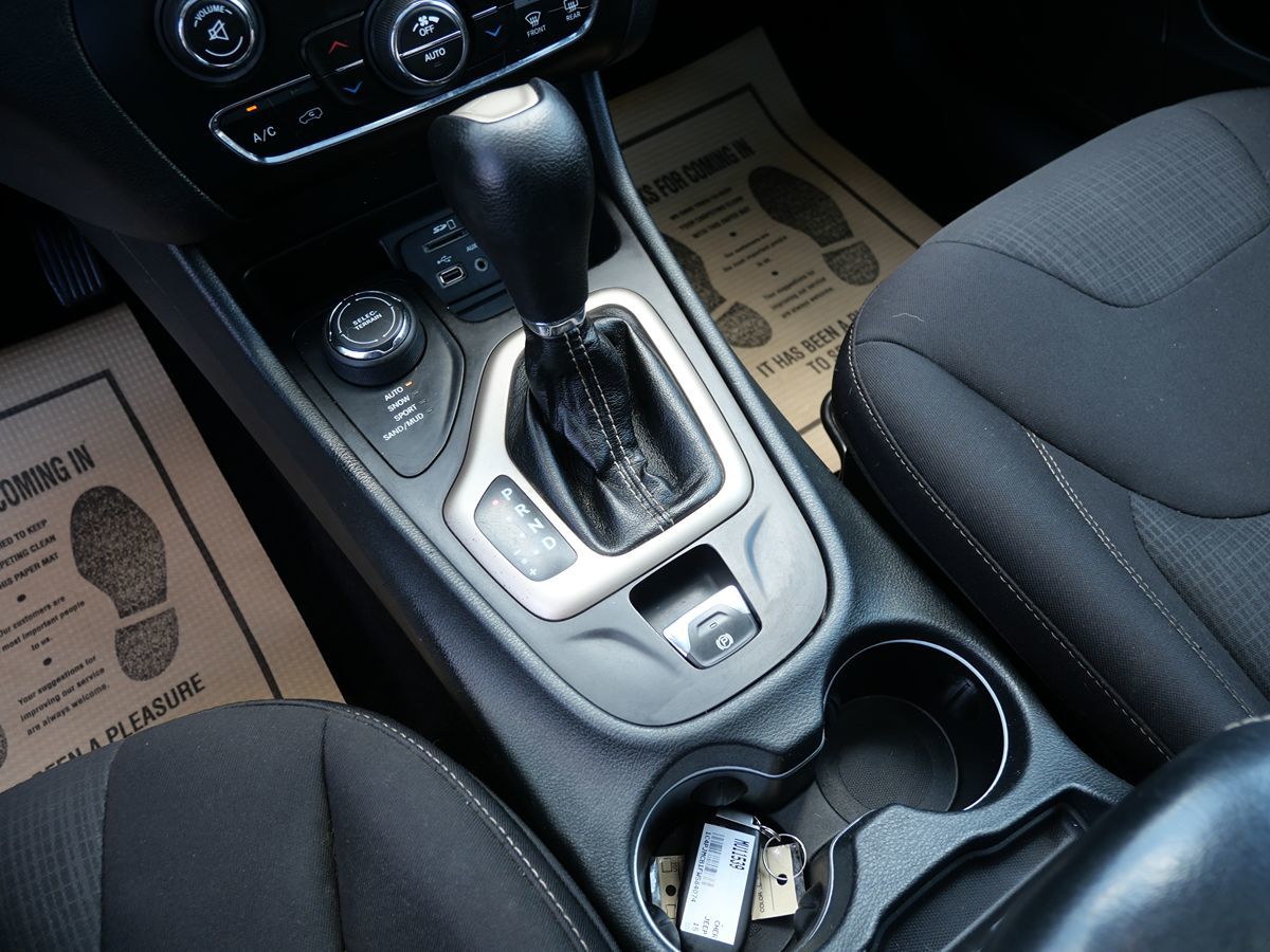 2015 Jeep Cherokee Latitude photo 20