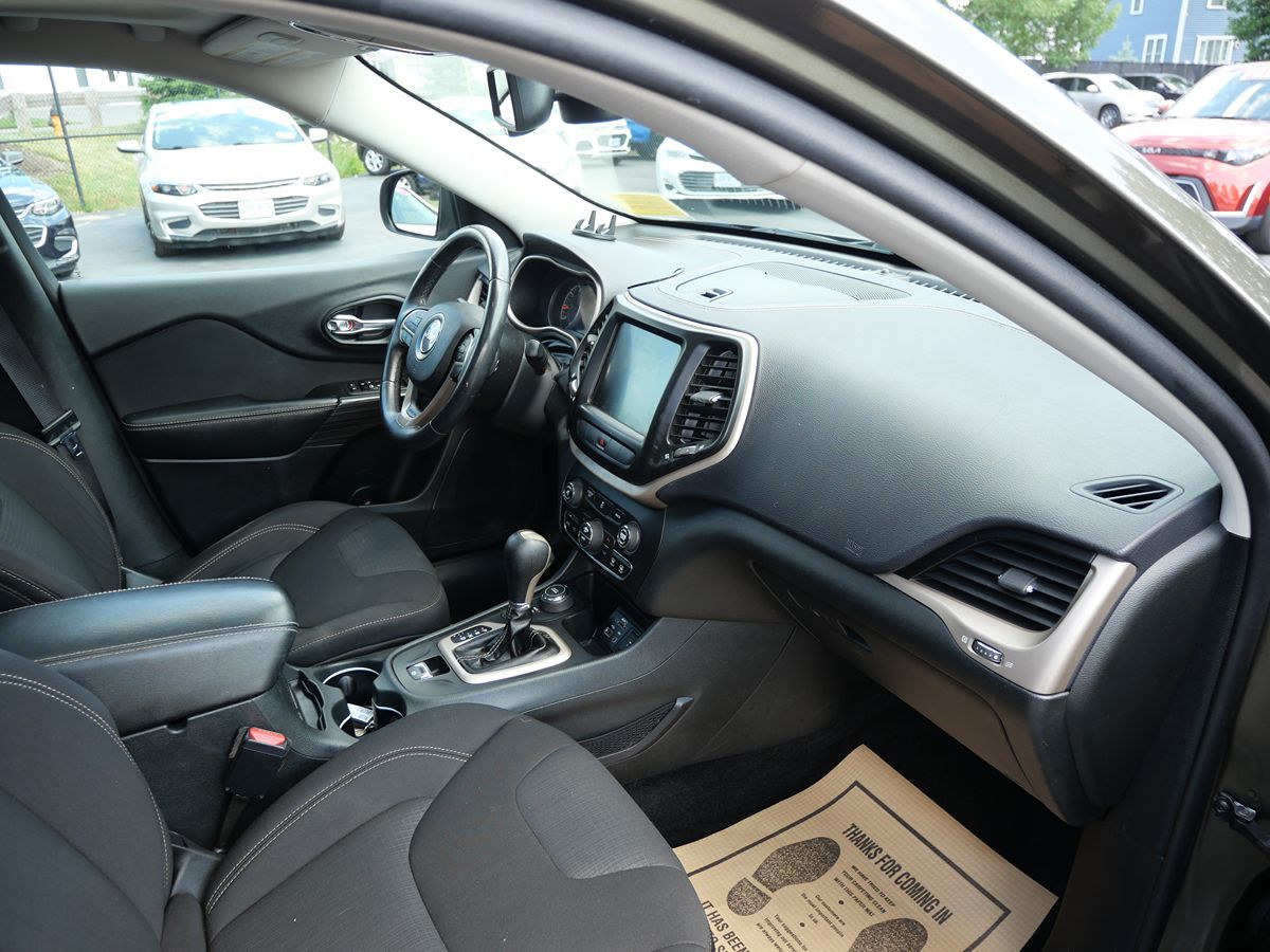 2015 Jeep Cherokee Latitude photo 22
