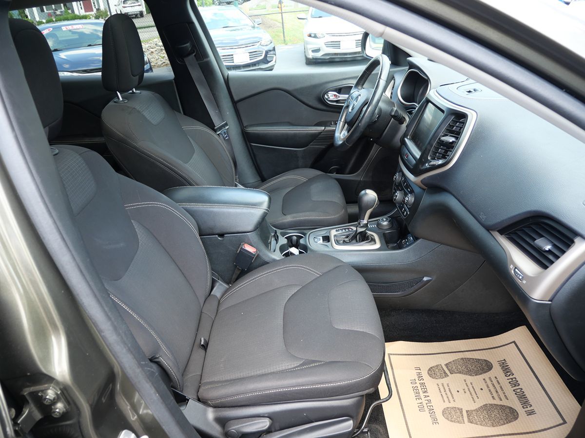 2015 Jeep Cherokee Latitude photo 23