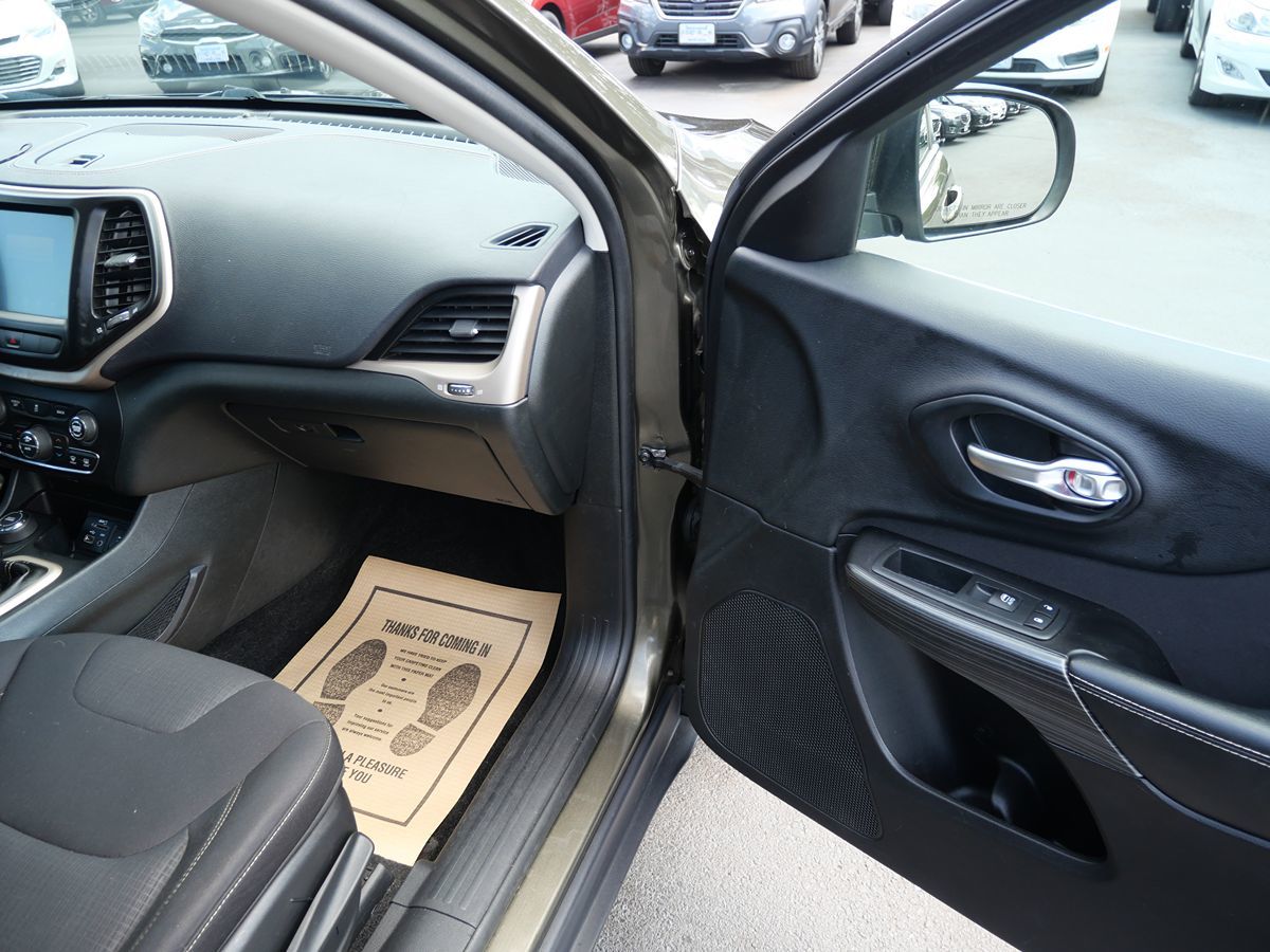 2015 Jeep Cherokee Latitude photo 25