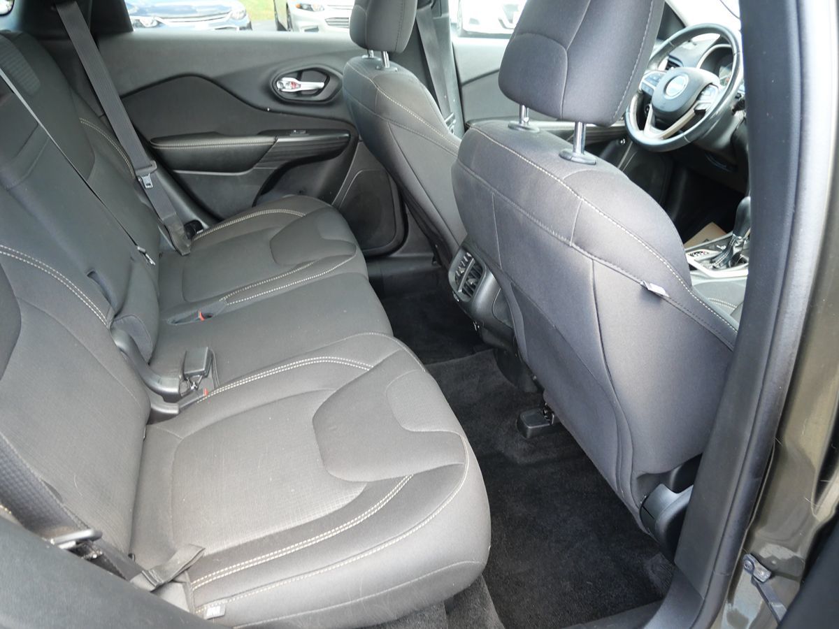 2015 Jeep Cherokee Latitude photo 27
