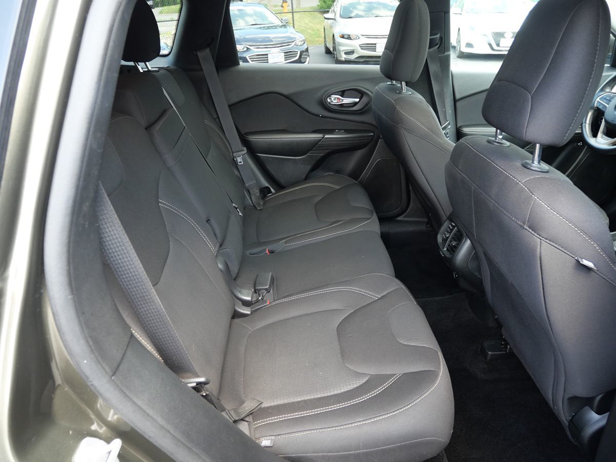 2015 Jeep Cherokee Latitude photo 28