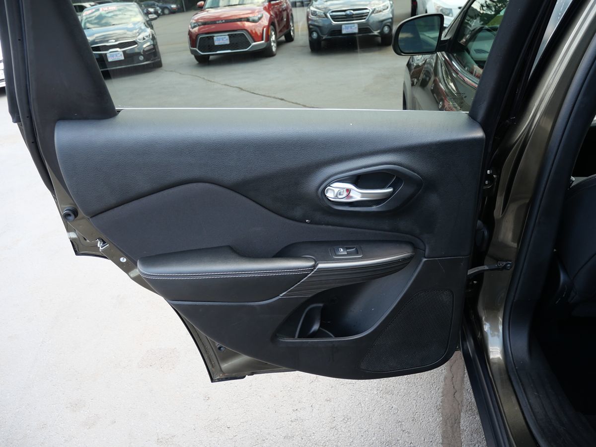 2015 Jeep Cherokee Latitude photo 29