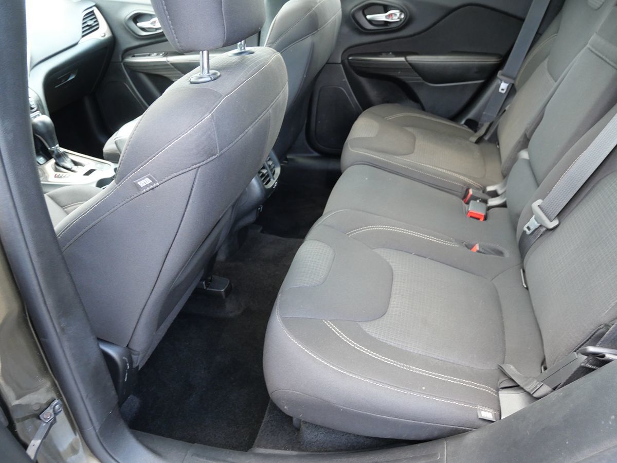2015 Jeep Cherokee Latitude photo 30