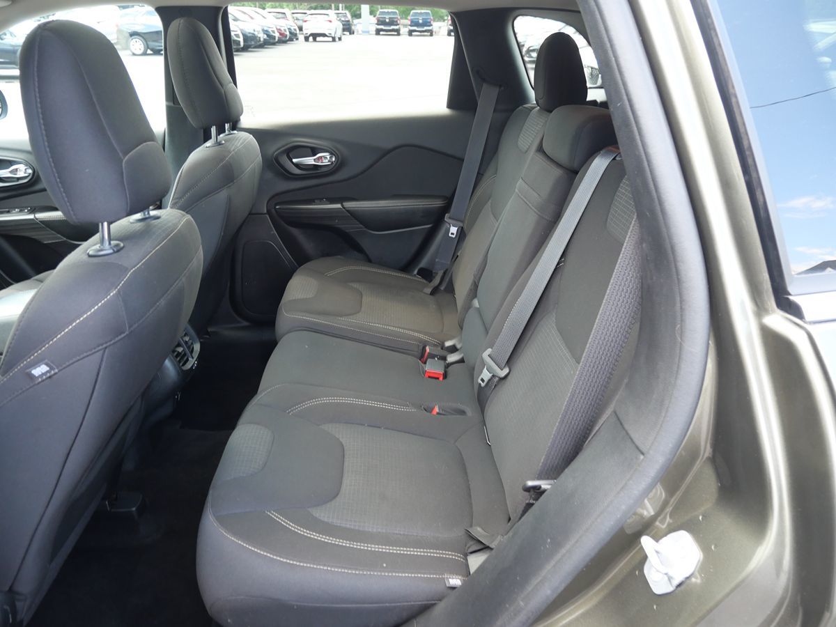 2015 Jeep Cherokee Latitude photo 31