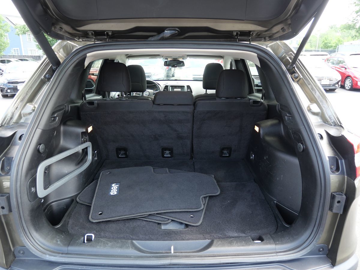 2015 Jeep Cherokee Latitude photo 32